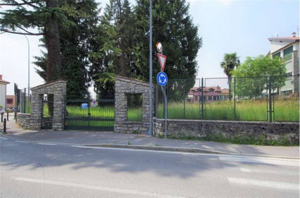 terreno edificabile in vendita ad Albavilla in zona Vill'Albese