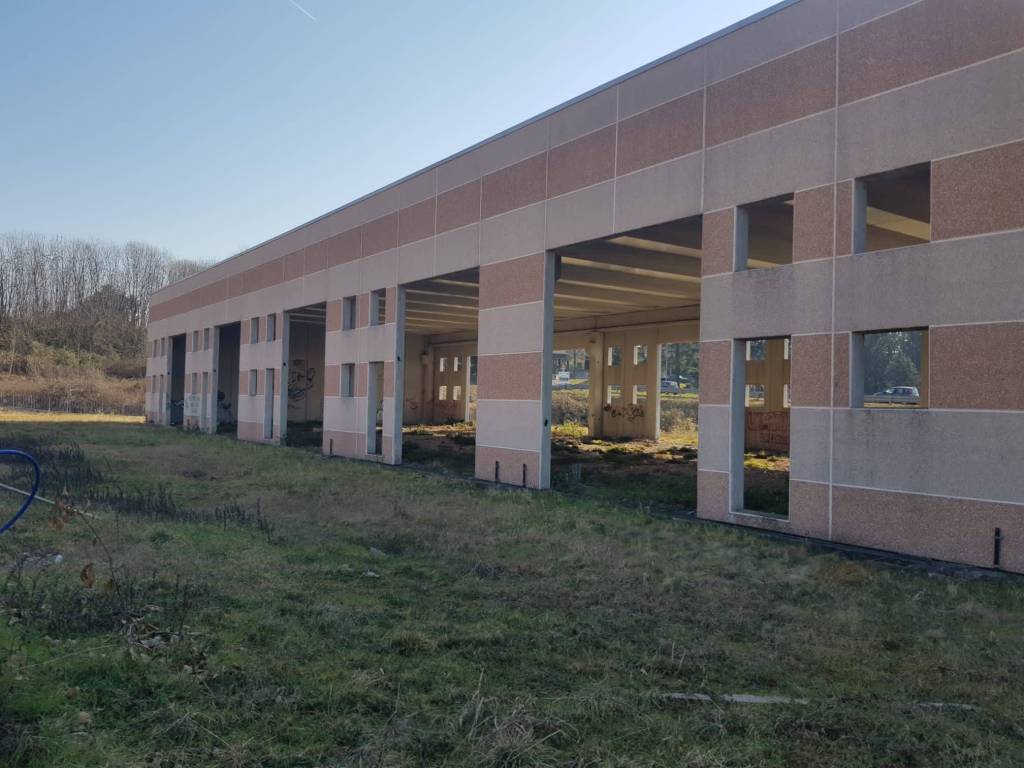 negozio in vendita ad Albavilla