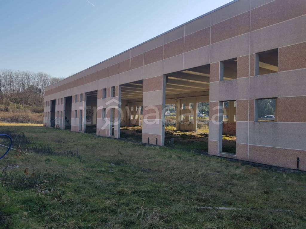 negozio in vendita ad Albavilla