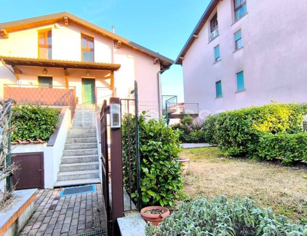 appartamento in vendita ad Albavilla in zona Saruggia