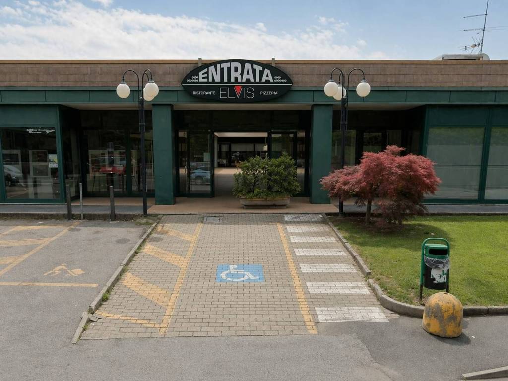 negozio in vendita ad Albavilla