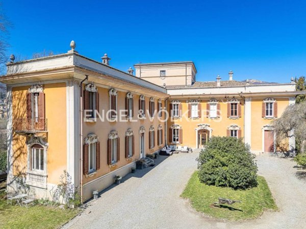 casa indipendente in vendita ad Albavilla in zona Carcano