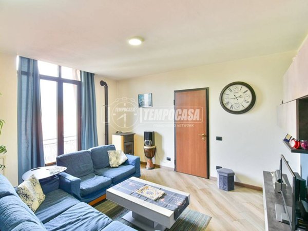 appartamento in vendita ad Albavilla in zona Carcano