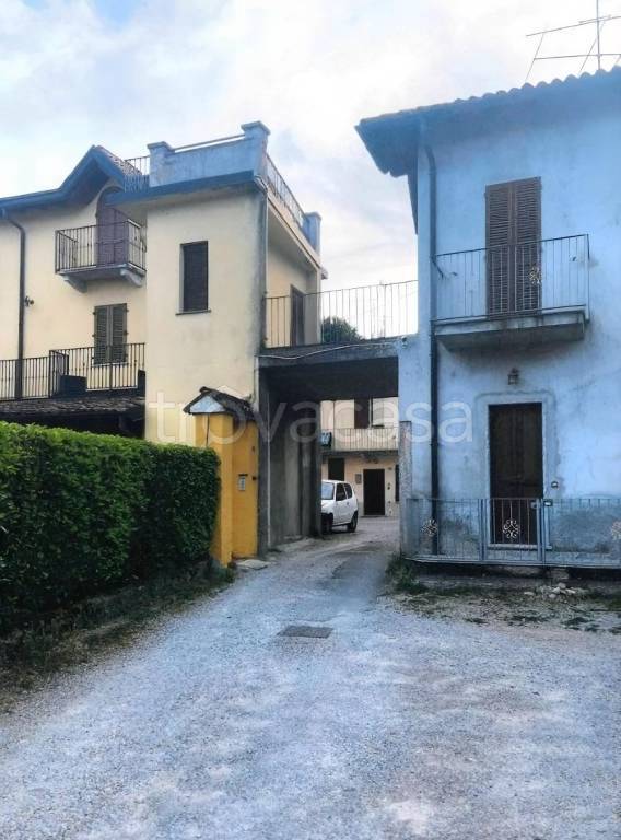 appartamento in vendita ad Albavilla in zona Saruggia