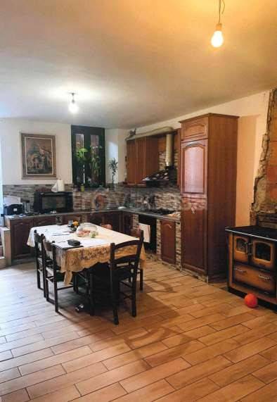 appartamento in vendita ad Albavilla in zona Saruggia