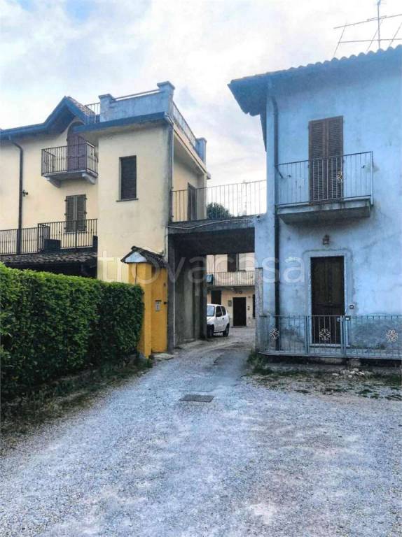 appartamento in vendita ad Albavilla in zona Saruggia