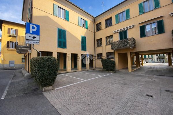 locale di sgombero in vendita ad Albavilla