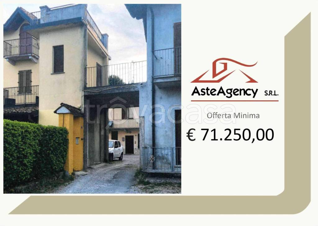 casa indipendente in vendita ad Albavilla in zona Saruggia