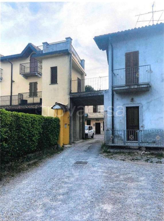 appartamento in vendita ad Albavilla in zona Saruggia