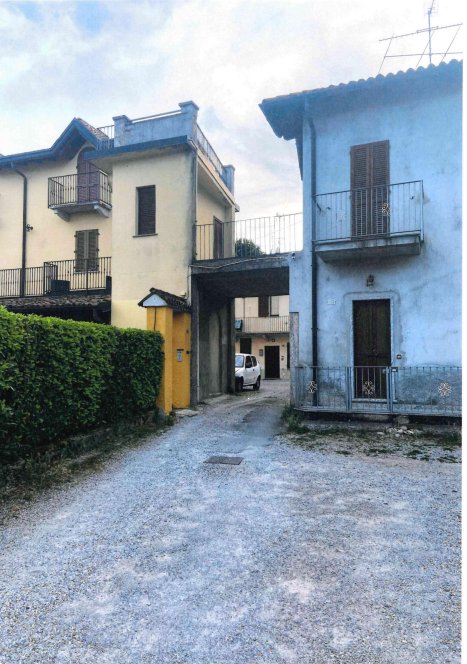 appartamento in vendita ad Albavilla in zona Saruggia