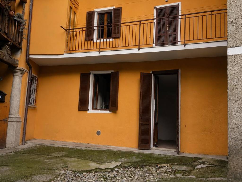 casa indipendente in vendita ad Albavilla