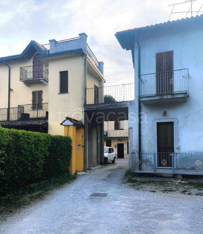 appartamento in vendita ad Albavilla in zona Saruggia