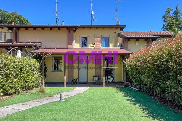 casa indipendente in vendita ad Albavilla in zona Vill'Albese