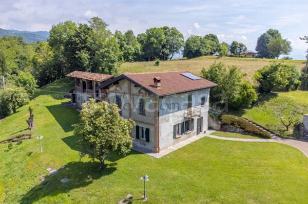 casa indipendente in vendita ad Albavilla