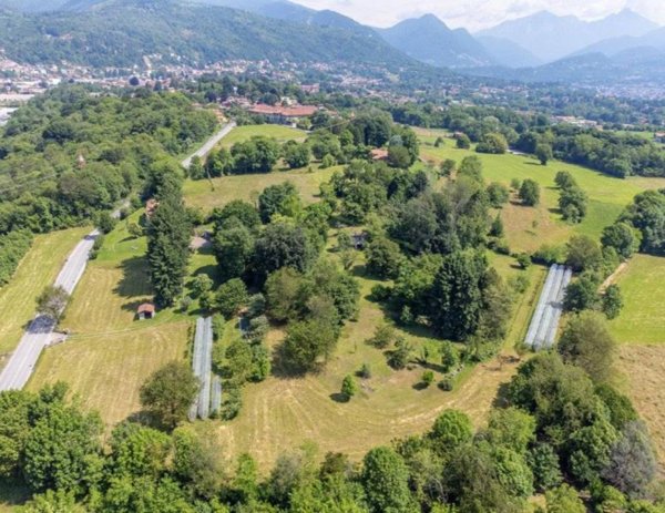 casa indipendente in vendita ad Albavilla in zona Saruggia