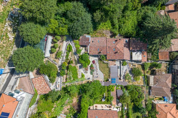 casa indipendente in vendita ad Albavilla in zona Vill'Albese