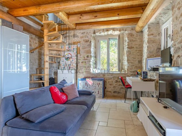 casa indipendente in vendita ad Albavilla in zona Vill'Albese