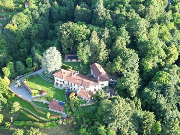 casa indipendente in vendita ad Albavilla in zona Vill'Albese