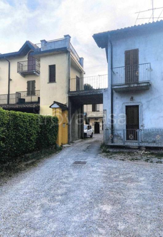 appartamento in vendita ad Albavilla in zona Saruggia