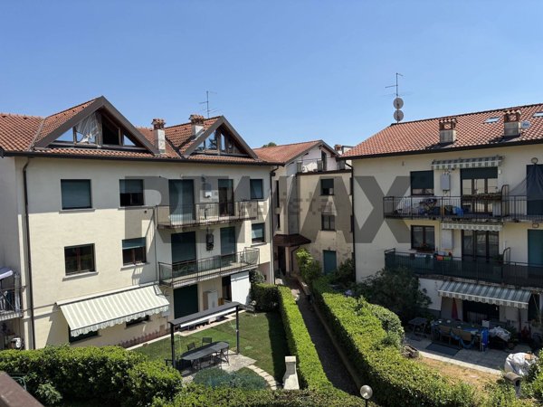 appartamento in vendita ad Albavilla in zona Carcano