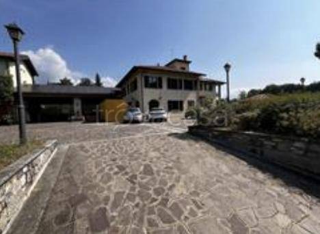 ufficio in vendita ad Albavilla in zona Carcano