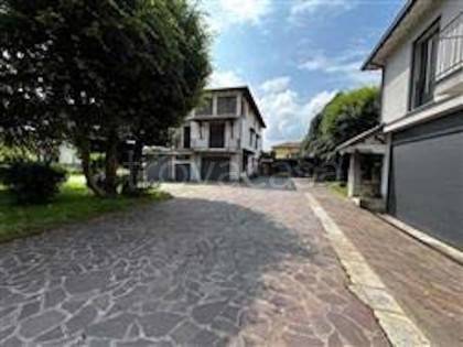 appartamento in vendita ad Albavilla in zona Carcano