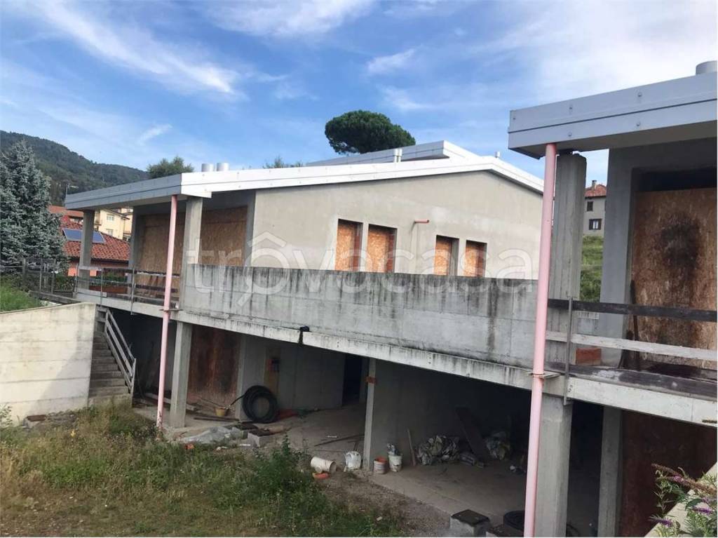 casa indipendente in vendita ad Albavilla in zona Vill'Albese