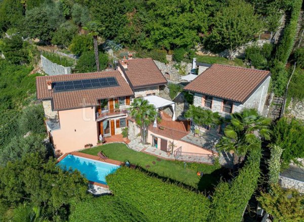 casa indipendente in vendita ad Albavilla