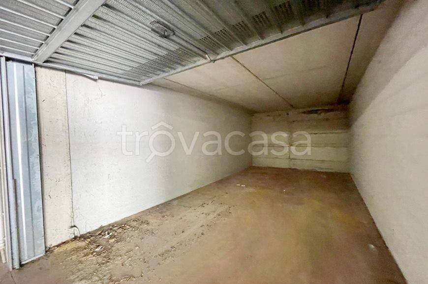 box auto in vendita ad Albavilla in zona Vill'Albese