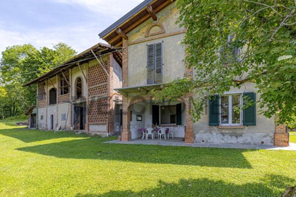 casa indipendente in vendita ad Albavilla in zona Saruggia
