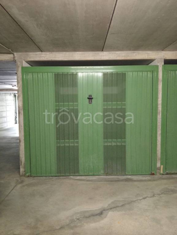 box auto in vendita ad Albavilla in zona Vill'Albese