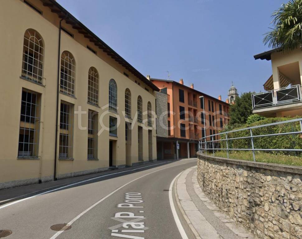 appartamento in vendita ad Albavilla in zona Vill'Albese