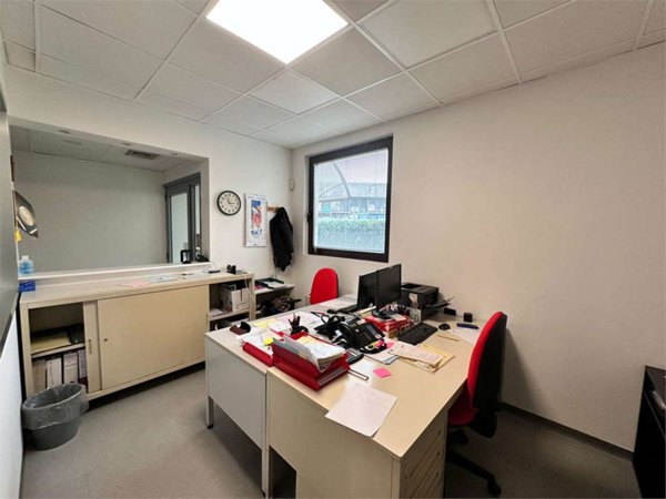 ufficio in vendita ad Albavilla in zona Saruggia