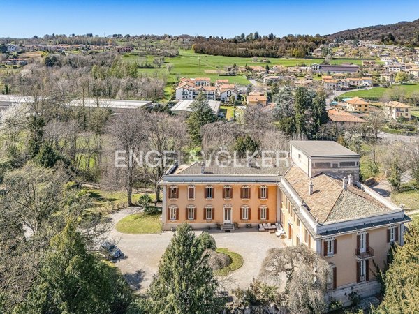 casa indipendente in vendita ad Albavilla in zona Carcano