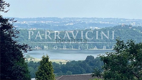 appartamento in vendita ad Albavilla in zona Vill'Albese