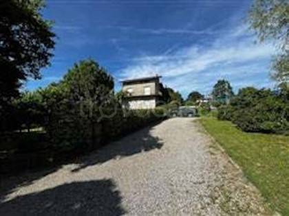casa indipendente in vendita ad Albavilla in zona Vill'Albese