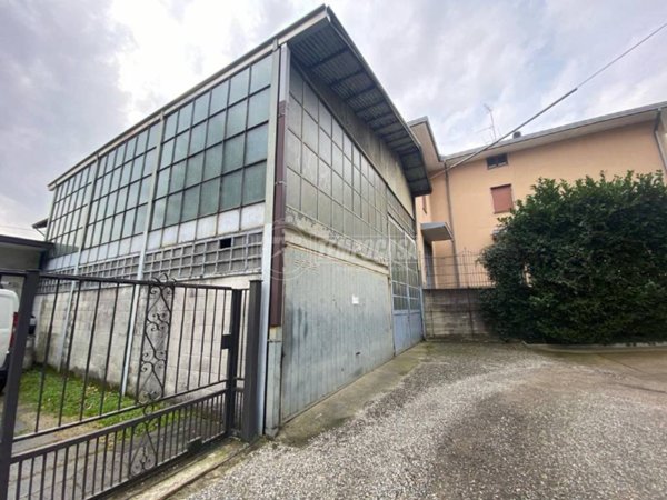 trivano in vendita ad Albese con Cassano