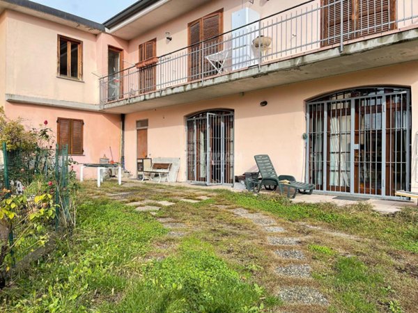 casa indipendente in vendita ad Albese con Cassano