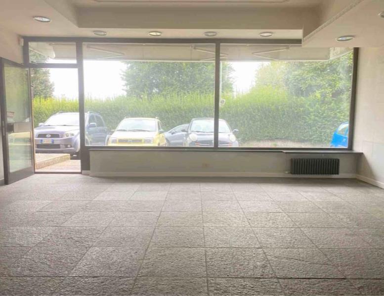 ufficio in vendita ad Albese con Cassano