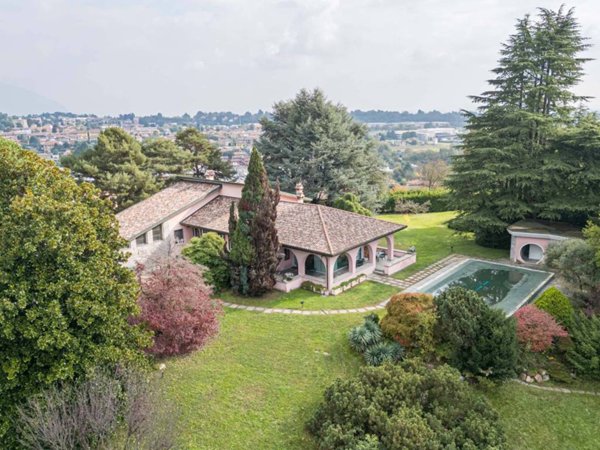 casa indipendente in vendita ad Albese con Cassano
