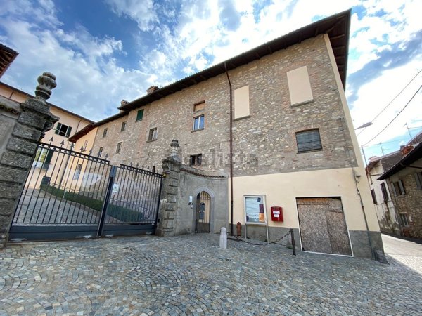 esavano in vendita ad Albese con Cassano