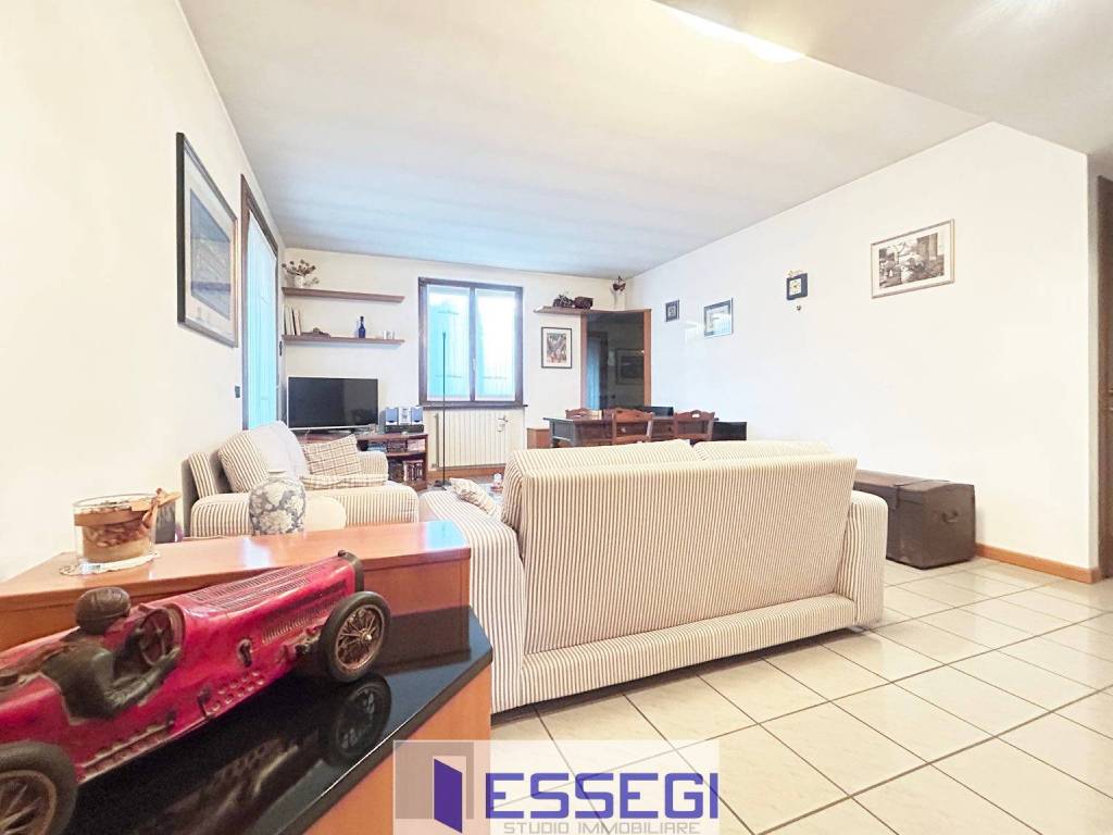 casa indipendente in vendita ad Albese con Cassano