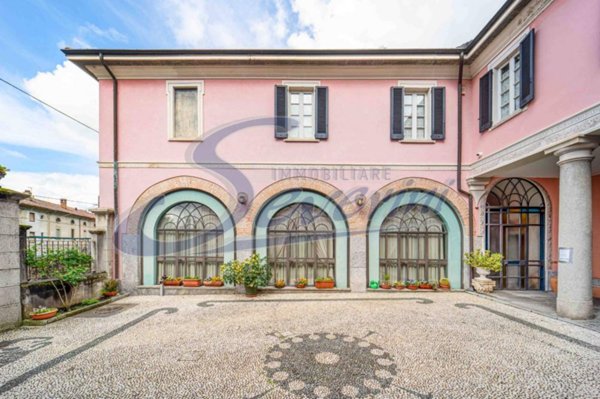 casa indipendente in vendita ad Albese con Cassano