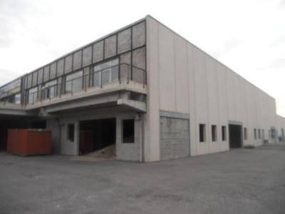 locale commerciale in vendita ad Albese con Cassano
