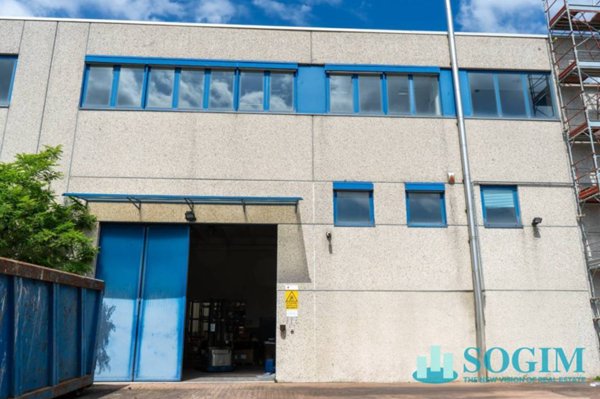 locale di sgombero in vendita ad Albese con Cassano