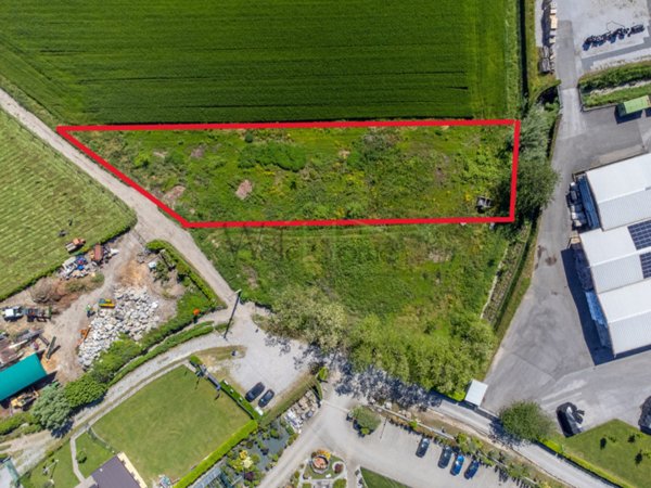 terreno edificabile in vendita ad Albese con Cassano
