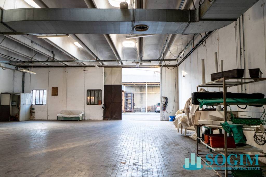 negozio in vendita ad Albese con Cassano