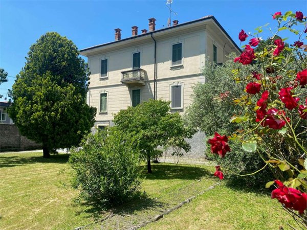 casa indipendente in vendita ad Albese con Cassano in zona Cassano