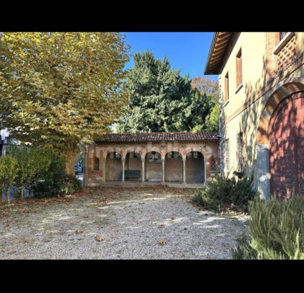 casa indipendente in vendita ad Albese con Cassano