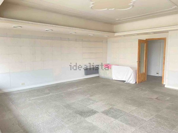 ufficio in vendita ad Albese con Cassano